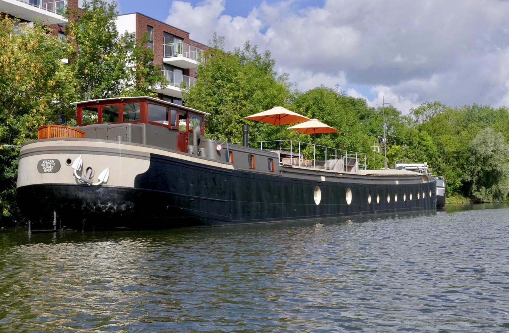 Bed In Boat Hotel Ieper Buitenkant foto