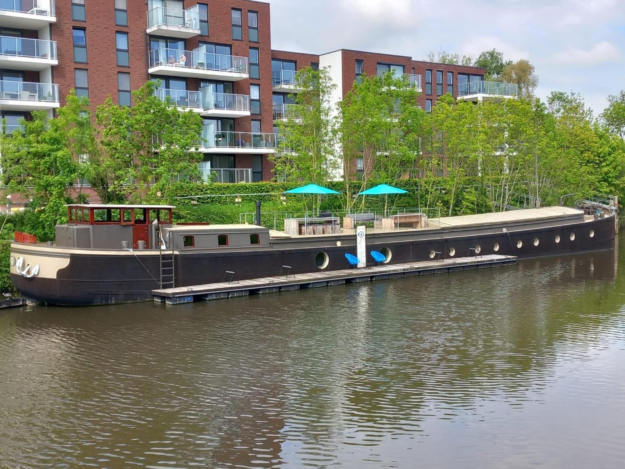 Bed In Boat Hotel Ieper Buitenkant foto