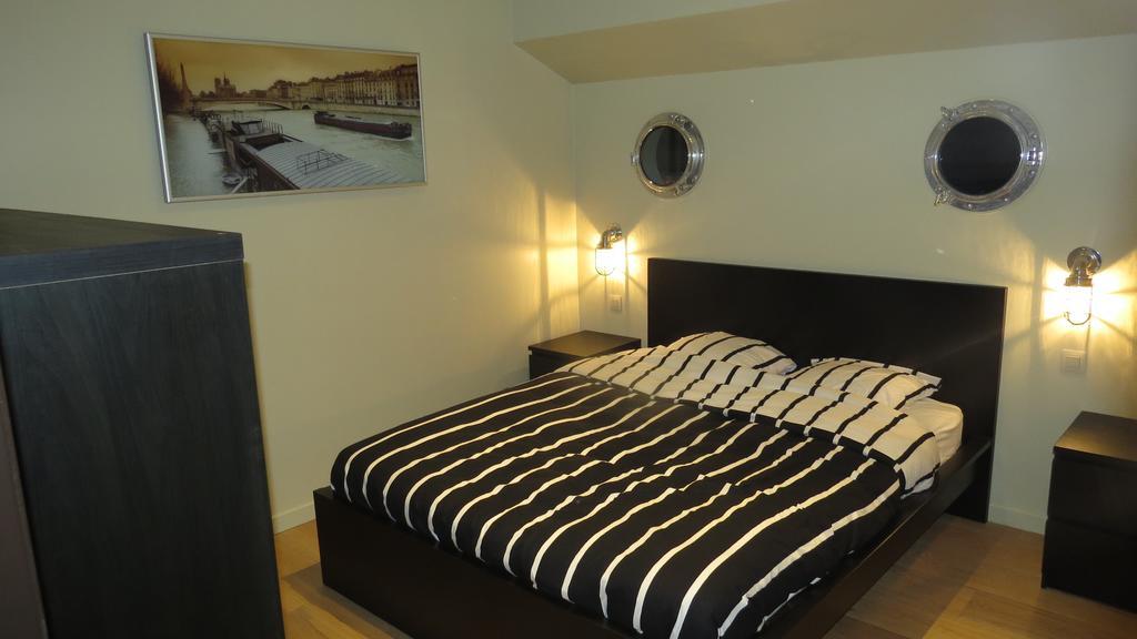 Bed In Boat Hotel Ieper Buitenkant foto